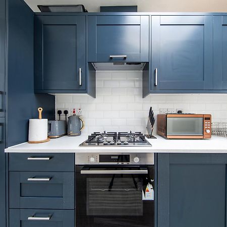 Cosy 1 Bed Apartment With Free Parking Close To Underground Station Zone 2 For Quick Access To Central London Up To 5 Guests Buitenkant foto