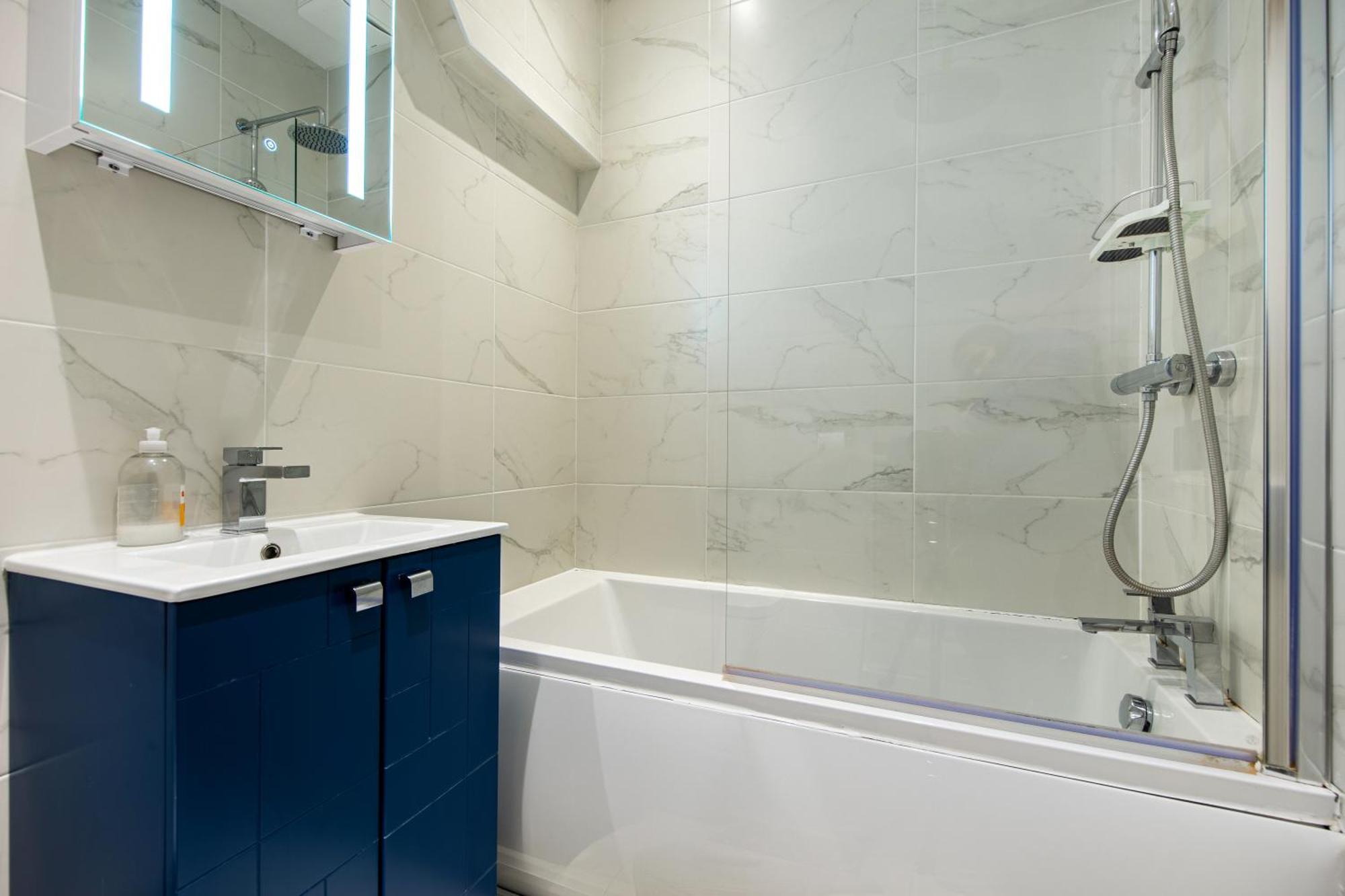 Cosy 1 Bed Apartment With Free Parking Close To Underground Station Zone 2 For Quick Access To Central London Up To 5 Guests Buitenkant foto