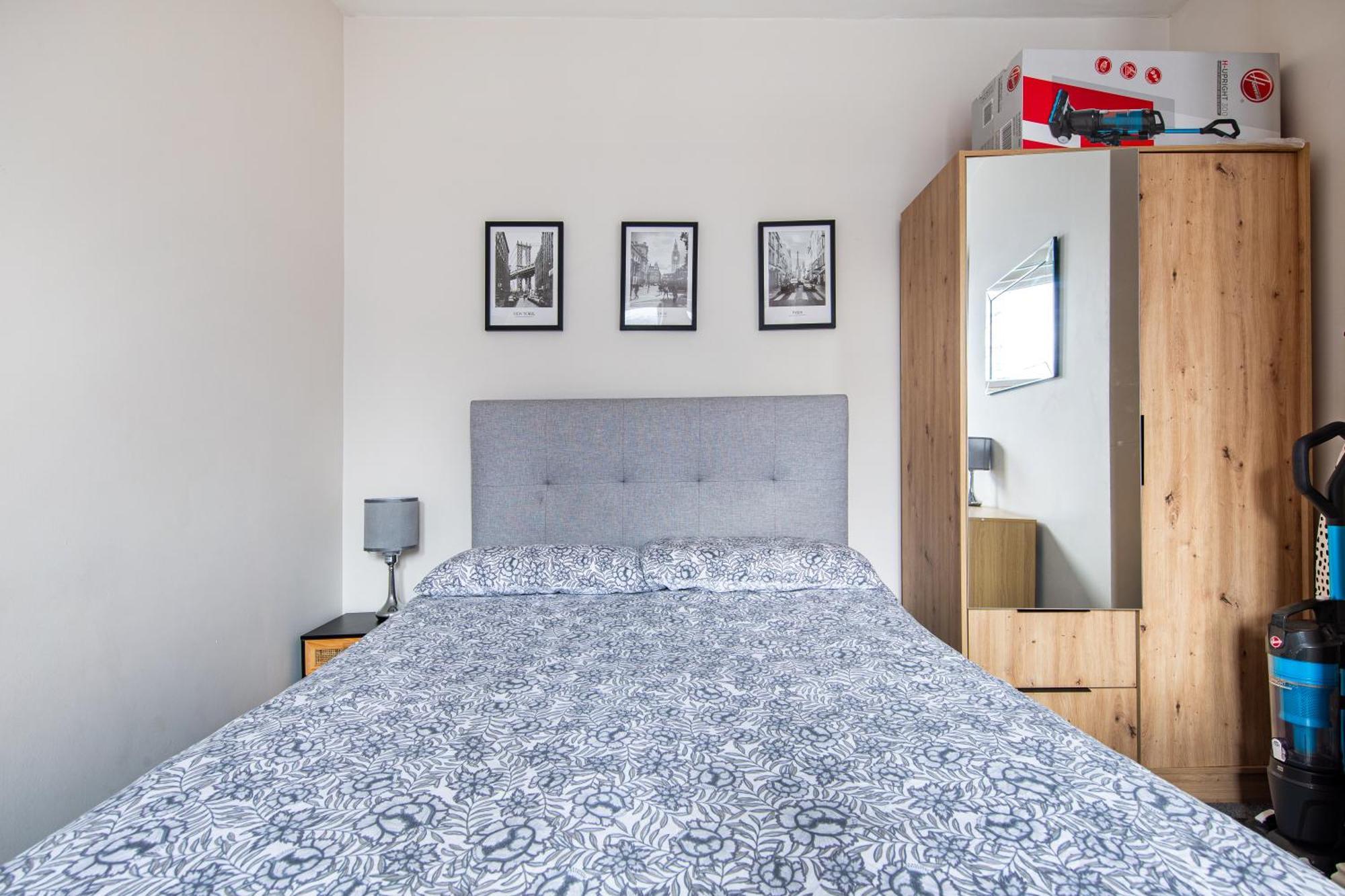 Cosy 1 Bed Apartment With Free Parking Close To Underground Station Zone 2 For Quick Access To Central London Up To 5 Guests Buitenkant foto