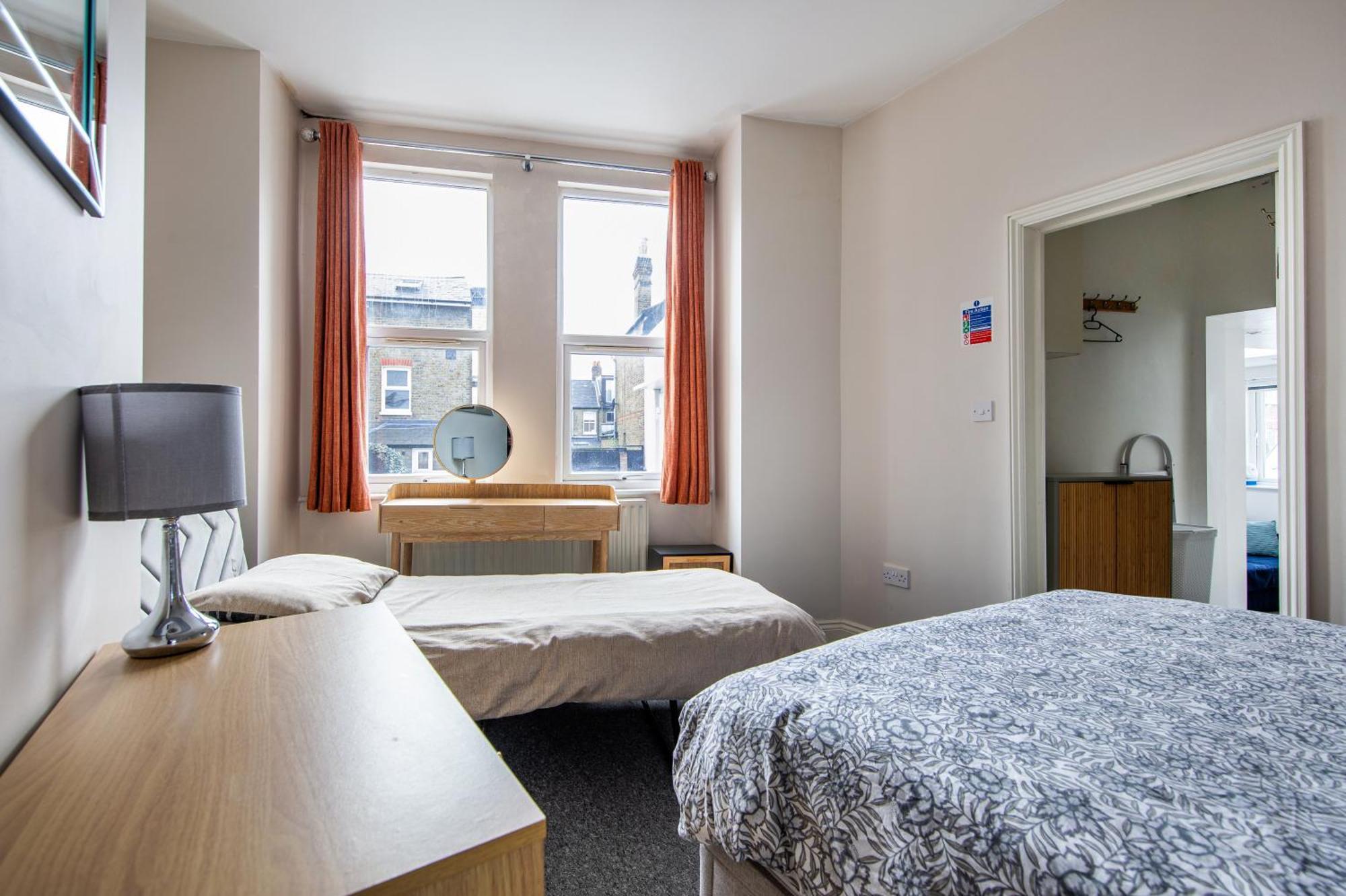 Cosy 1 Bed Apartment With Free Parking Close To Underground Station Zone 2 For Quick Access To Central London Up To 5 Guests Buitenkant foto
