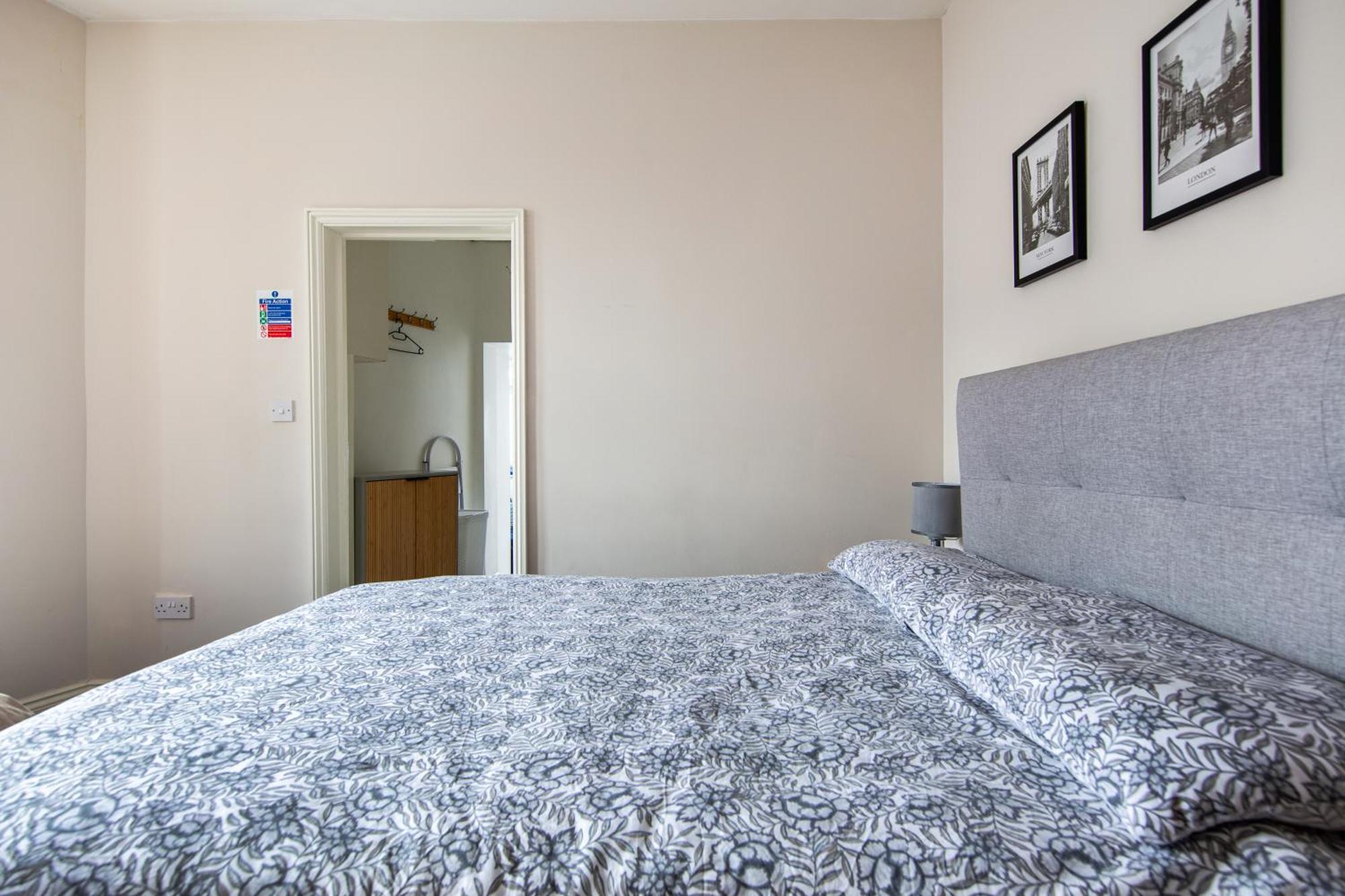 Cosy 1 Bed Apartment With Free Parking Close To Underground Station Zone 2 For Quick Access To Central London Up To 5 Guests Buitenkant foto