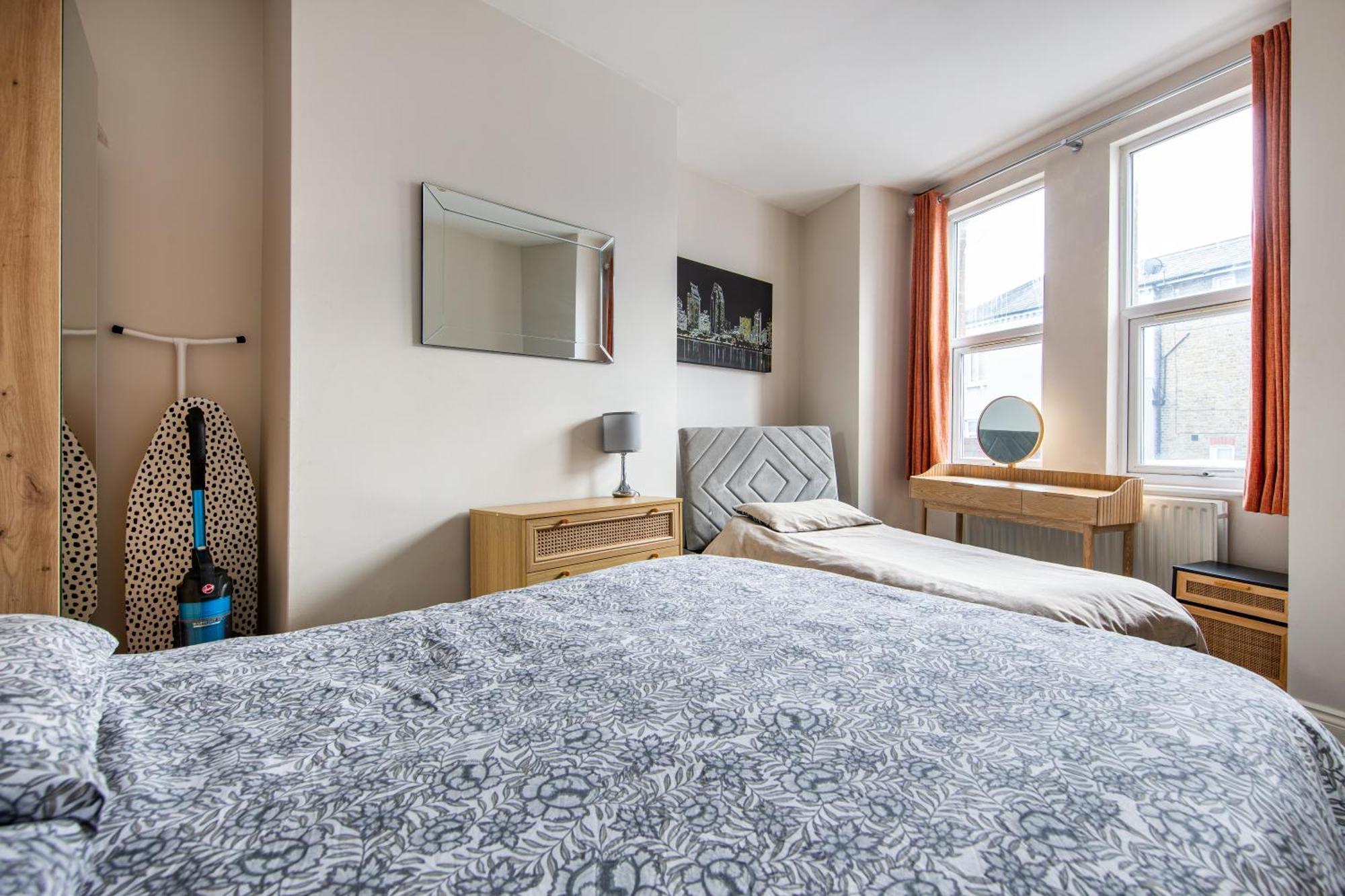 Cosy 1 Bed Apartment With Free Parking Close To Underground Station Zone 2 For Quick Access To Central London Up To 5 Guests Buitenkant foto